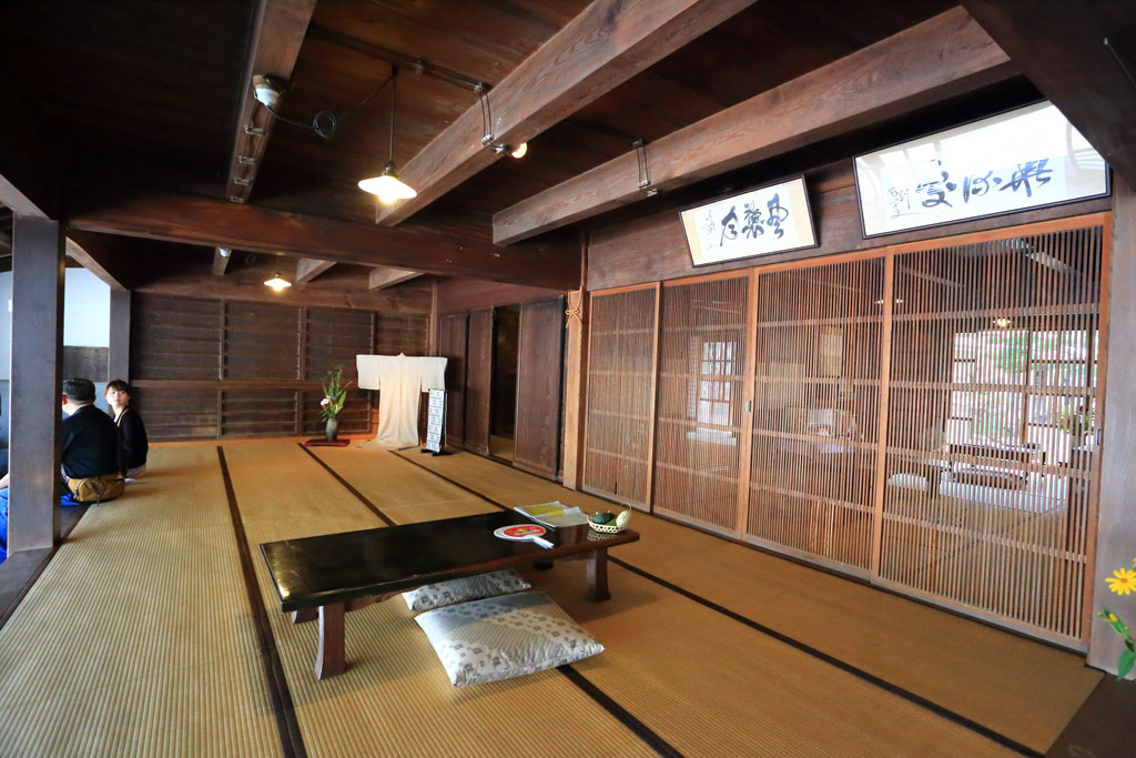 伊豆松崎町「伊豆文邸」玄関脇の一室