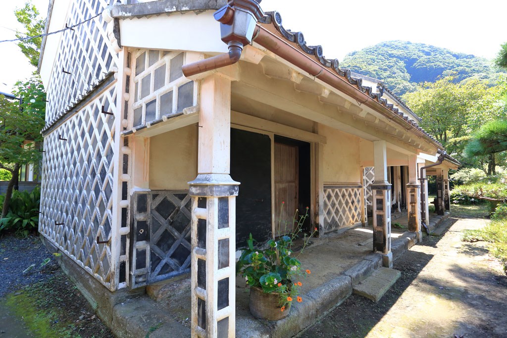 伊豆松崎町「伊豆文邸」蔵のなまこ壁