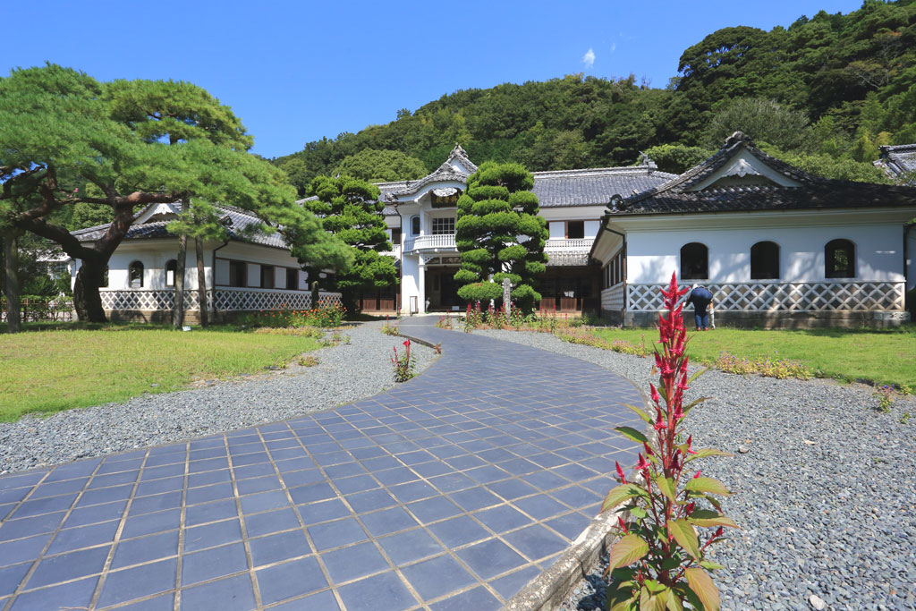 伊豆松崎町「重要文化財 岩科学校」全景