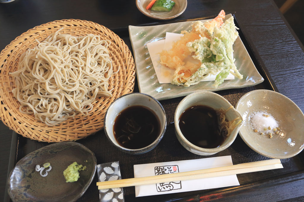 伊豆松崎町蕎麦店「伊豆鞍馬」天もりせいろ