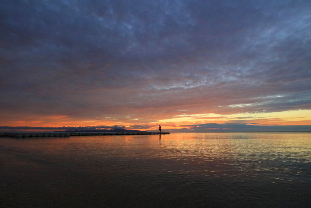 石垣島「フサキビーチ」茜色に染まるビーチのワンショット