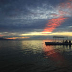 石垣島「フサキビーチ」赤い帯を残す夕景のビーチ