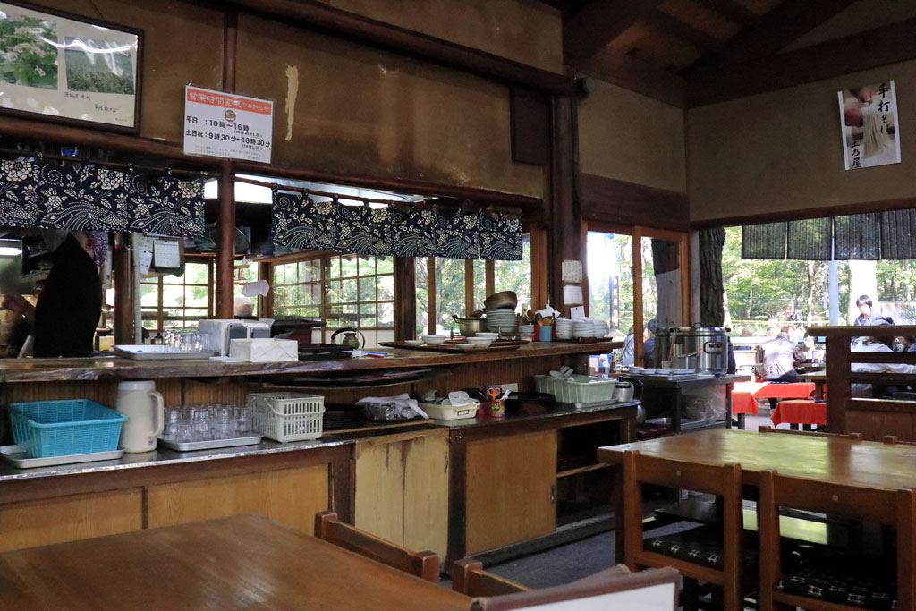 調布市深大寺蕎麦店「玉乃屋」店内