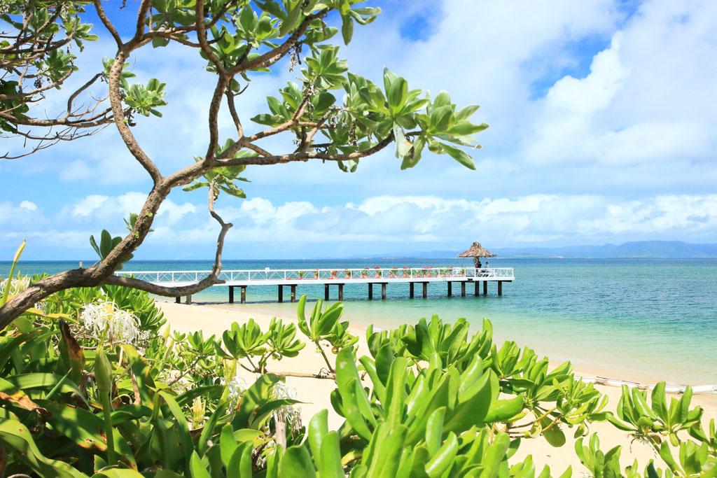 石垣島「フサキビーチ」ビーチ桟橋方向を望む