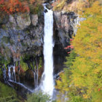 四季の風景　紅葉の華厳の滝