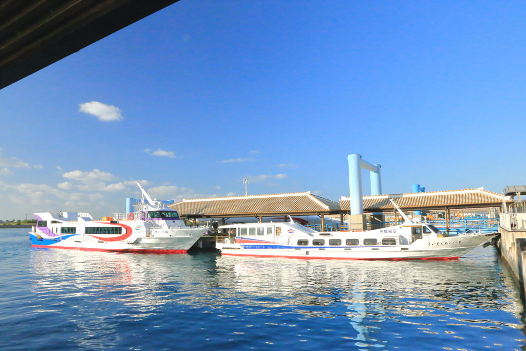 八重山諸島「竹富島」離島への高速艇発着場の石垣港
