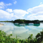 石垣島「川平湾」水面に映える夏雲風景