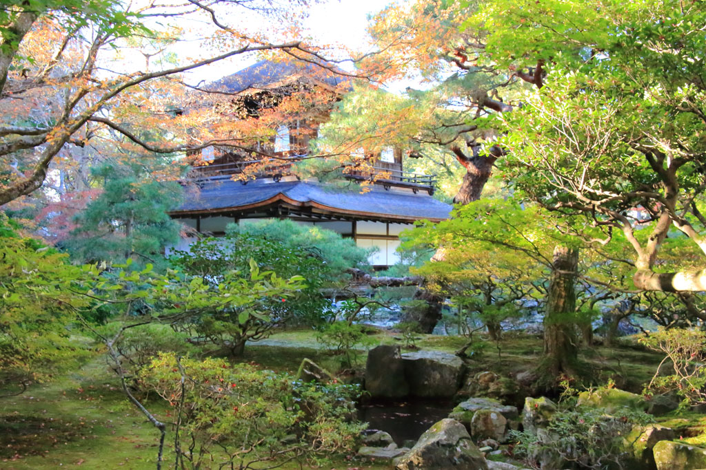 京都「銀閣寺」錦鏡池から銀閣