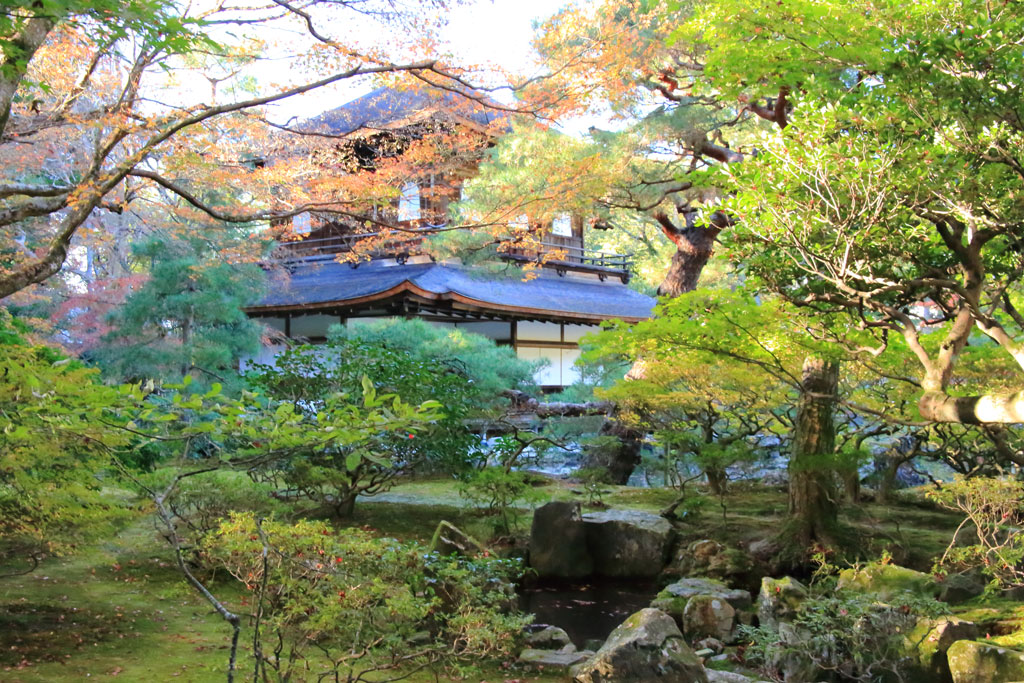京都「銀閣寺」錦鏡池から銀閣