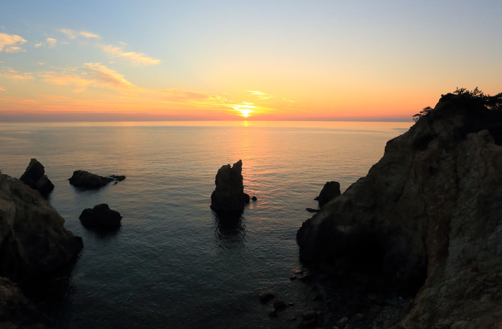 西伊豆「黄金崎（こがねさき）」展望台下からの夕日